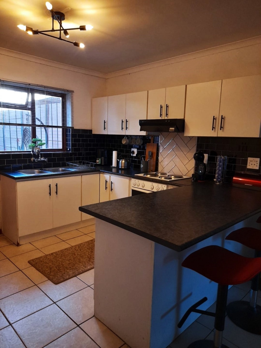 2 Bedroom Property for Sale in Sonnekuil Western Cape